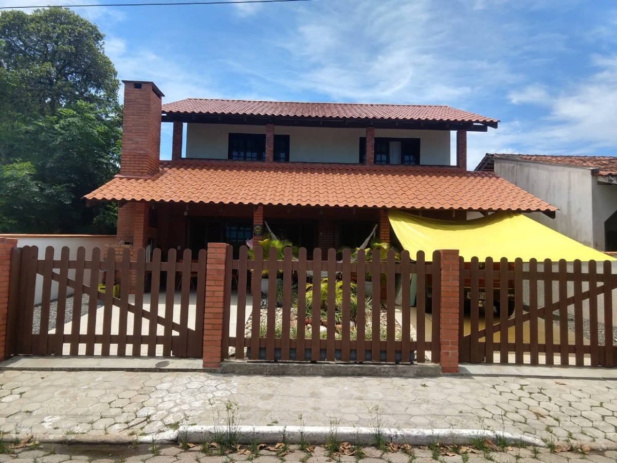 Casa com 200m² à venda em São Francisco do Sul - SC, no bairro Praia ...